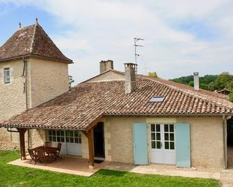 Beautifully restored pigeon tower and converted barn. - Le Puy - Edificio