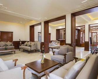 هوتل جيالبو ريزيدنسي - إيه ماونتن فيو لاكشري هوتل إن لي - ليه - غرفة معيشة