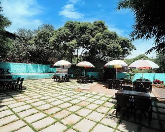 Springfield Family Apartment - Mahabaleshwar - Hàng hiên