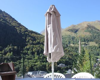 Chalet Cauterets, 10 People, 5 Bedrooms (Site: 'Les Hauts De Cauterets') - Cauterets - Balcon