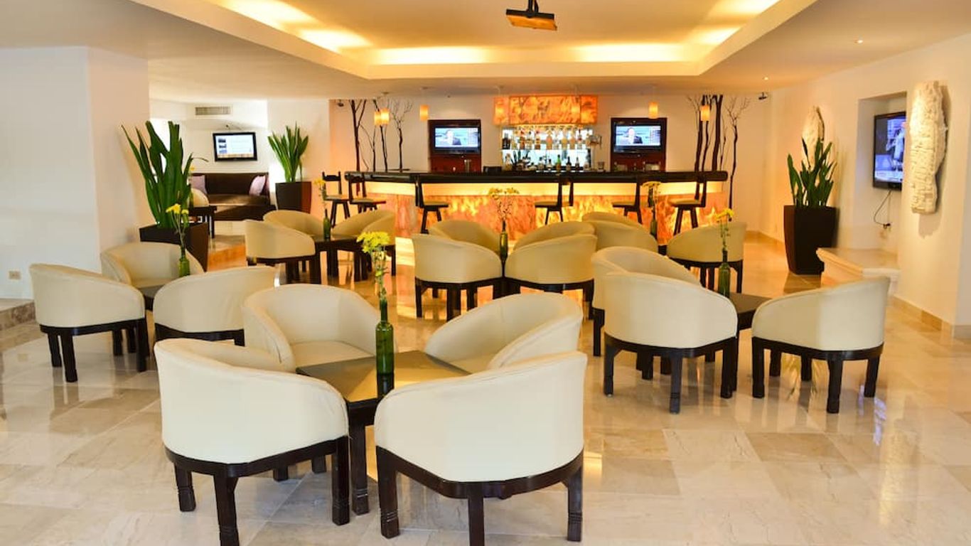 Flamingo Cancun Resort