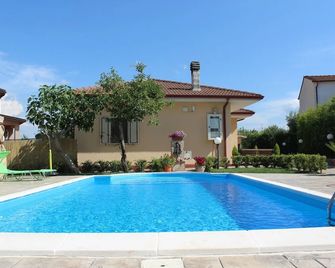 La Residenza del Marchesato - Marano Marchesato - Piscina