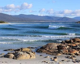 Vivid Air - Bicheno - Strand