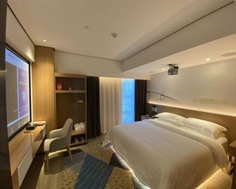 Alarun Hotel (Zhanjiang Shimao Mansion) - Zhanjiang - Bedroom