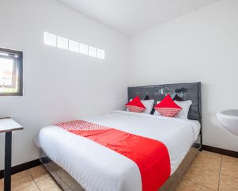 OYO 1460 Anyelir Residence - Cirebon - Bedroom