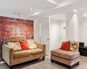 A big Cozy house near Downtown and the coolest street. - Montreal - Living room