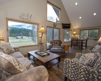 5AC View Cabin near Suncadia good Internet & Cell - Private Forest Area- - Cle Elum - Living room