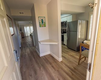 Shell Island Beach Club - Sanibel - Hallway