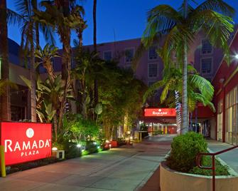 Ramada Plaza by Wyndham West Hollywood Hotel & Suites - West Hollywood - Bygning
