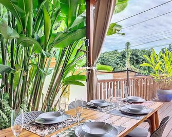 Villa Sihame - swimming pool and pool table in Saint-Pierre - Saint-Pierre - Balcon