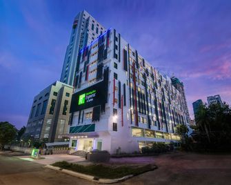 Holiday Inn Express & Suites Johor Bahru By IHG - ג'והור באהרו - בניין