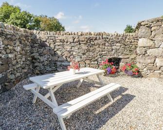 Tigh Mhicheal Phaidin - Cornamona - Patio