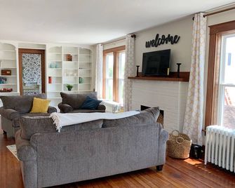 Beautiful Historic Farmhouse Perfect For - Rolla - Stue