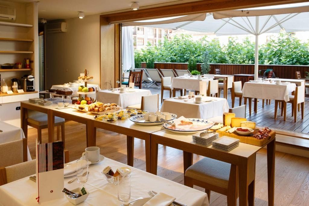 إكاورين هوتل جاسترونوميكو