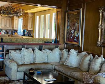 Ocean View Newport Mansion Estate - 新港灘 - 客廳