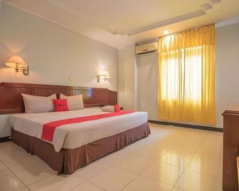 RedDoorz Syariah at Grand Taufiq Tarakan - Tarakan - Bedroom