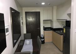 Modern Living on a Madison Place Iloilo - Iloilo City - Kitchen