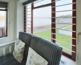 Sea Cottage, Langebaan, 4-sleeper - Langebaan - Olohuone