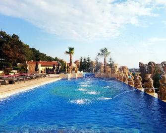 Royal Villas - Elenite - Pool