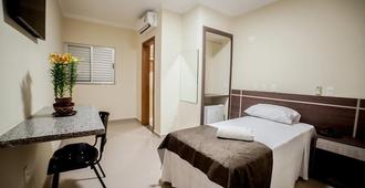 Apoema Hotel - Cuiabá - Bedroom