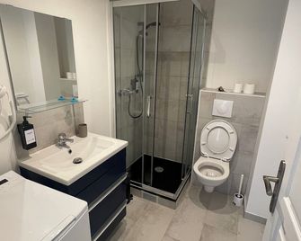 Massy Appart Hotel - Massy - Bathroom