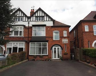 Leaded Light Guest House - Solihull - Building