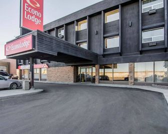 Econo Lodge - Lloydminster - Building