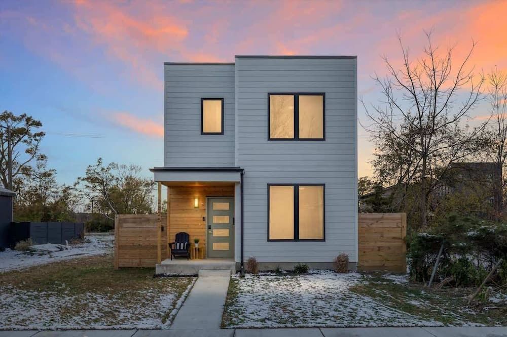 Cozy Detroit House - Balcony, Movie Yard, Fire Pit - Detroit - Edificio