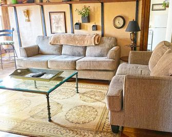 Pearl`s Place in heart of Historic Roscoe Village - Coshocton - Living room