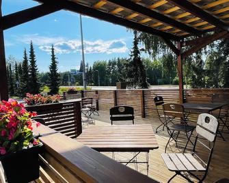Hotelli Jokipuisto - Kotka - Patio
