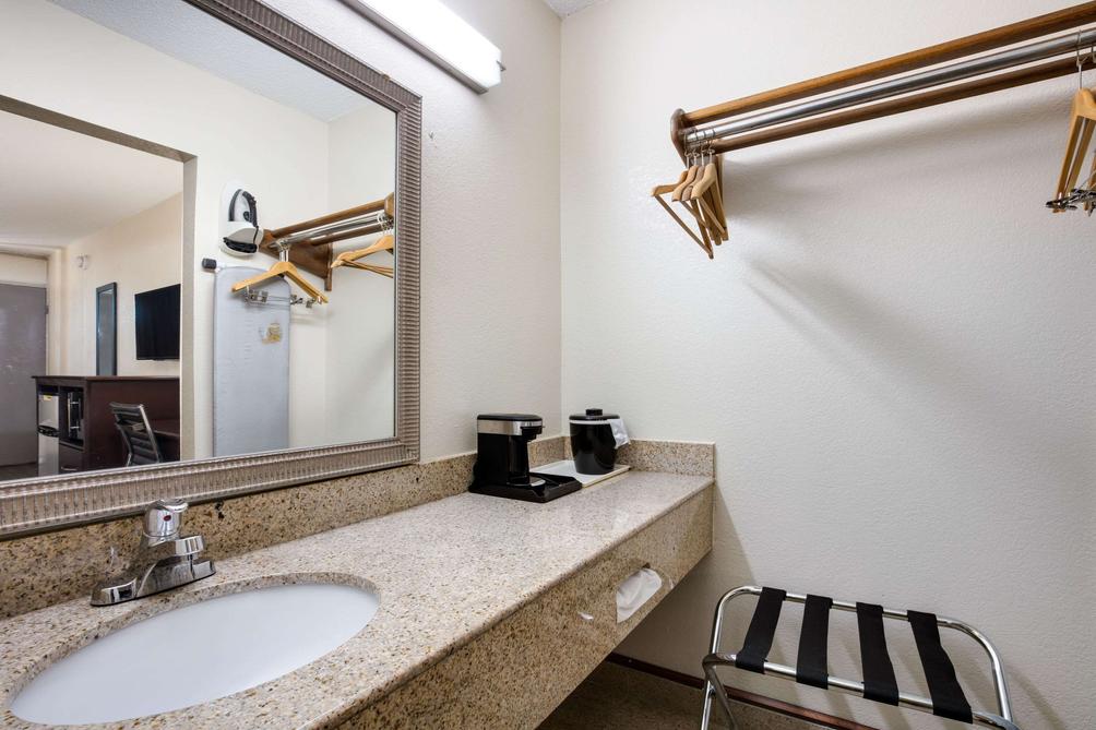 Quality Inn 48 8 7 Starkville Hotel Deals Reviews Kayak