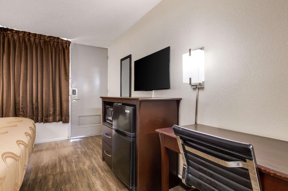 Quality Inn 48 8 7 Starkville Hotel Deals Reviews Kayak