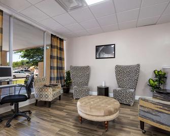 Quality Inn - Starkville - Front desk