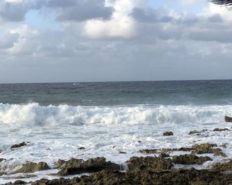 Studio directly on the Cane Bay Beach ! Wake up to the sounds of the waves ! - Kingshill - Playa