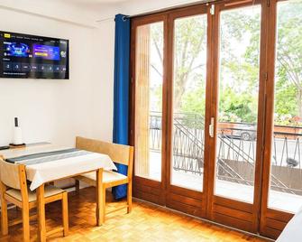 Qhome 2 - T2 Cosy entre Paris et Disney - Parking privé - Villiers-sur-Marne - Salle à manger