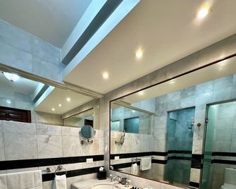 Hotel La Mansión del Sol - Guadalajara - Bathroom