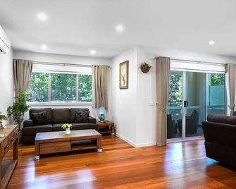 Woody lifestyle one bedroom apartment - Olinda - Olohuone