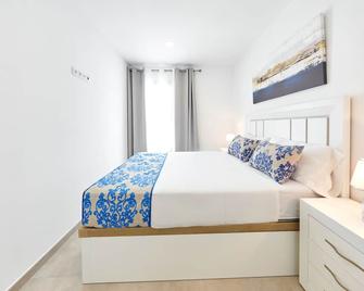 Sonrisa Deluxe Apartments, Levante - Benidorm - Bedroom