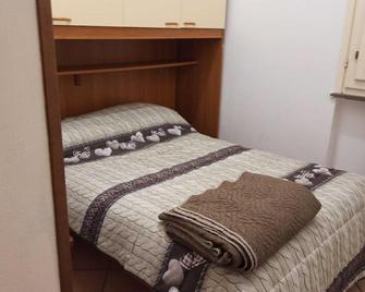 Romantic three-room apartment - Forlì - Phòng ngủ