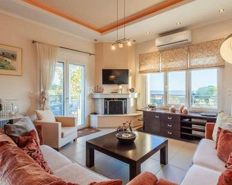 Navarino Captains Villa - Lux Private Pool Retreat - Marathopolis - Living room