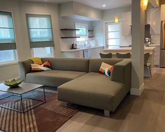 Stylish 2-bedroom in fabulous Downtown Palo Alto, AC & WiFi - Palo Alto - Salon