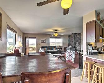 Peaceful Ranch Cabin, 3 Mi to Becker Lake! - Springerville - Dining room