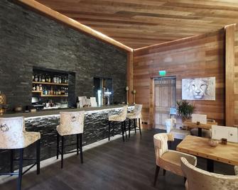 Stanhill Court Hotel - הורלי - בר