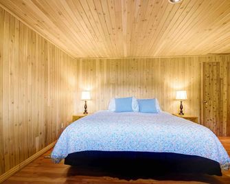 5 Bed 3 Bath Sun-Filled Beautiful Lakeside Cottage on Lake Muskoka - Port Carling - Bedroom