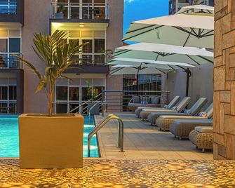 Amaya Hotel and Luxury Suites - Kampala - Bazén