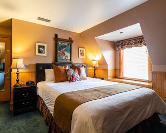 Saddleback Inn at Lake Arrowhead - Lake Arrowhead - Bedroom