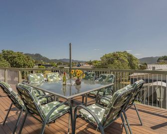 Harbour View Haven - Pauanui Holiday Home - Pauanui Beach - Balcony