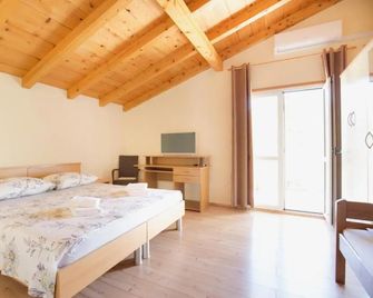 Apartment Josipa - Vis - Habitació