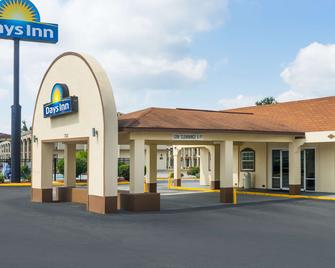 Days Inn by Wyndham Statesville - Statesville - Building