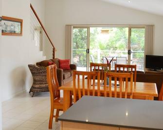 Parker by The Sea - Batemans Bay - Dining room
